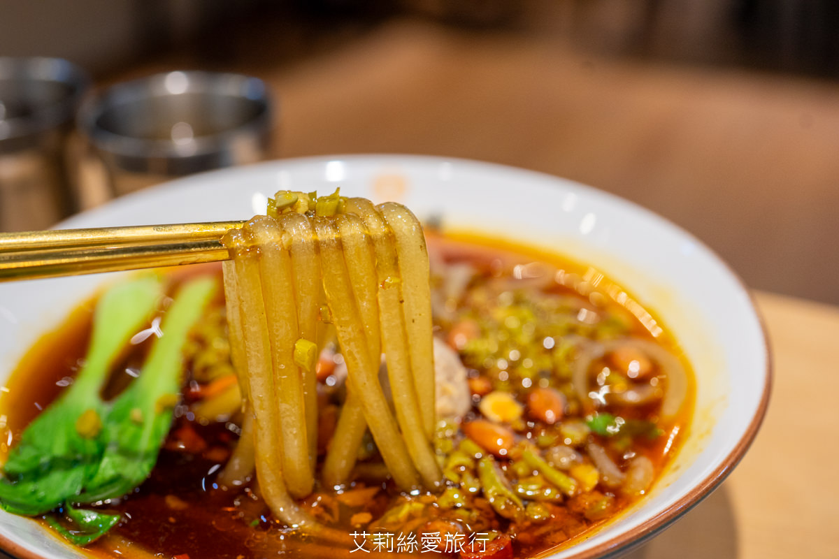 蘆洲美食 一面之緣-襄楚麵食館 道地酸辣粉 牛肉麵 武漢熱乾麵 口水雞 近蘆洲夜市 捷運三民高中站