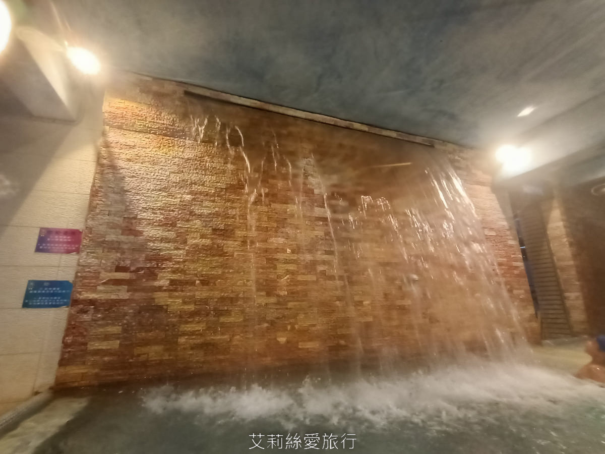 礁溪親子景點 礁溪泡湯溫泉spa 住宿玩5層樓高旋轉滑水道水樂園 中冠礁溪大飯店 房客不限時不限次免費玩 免費停車