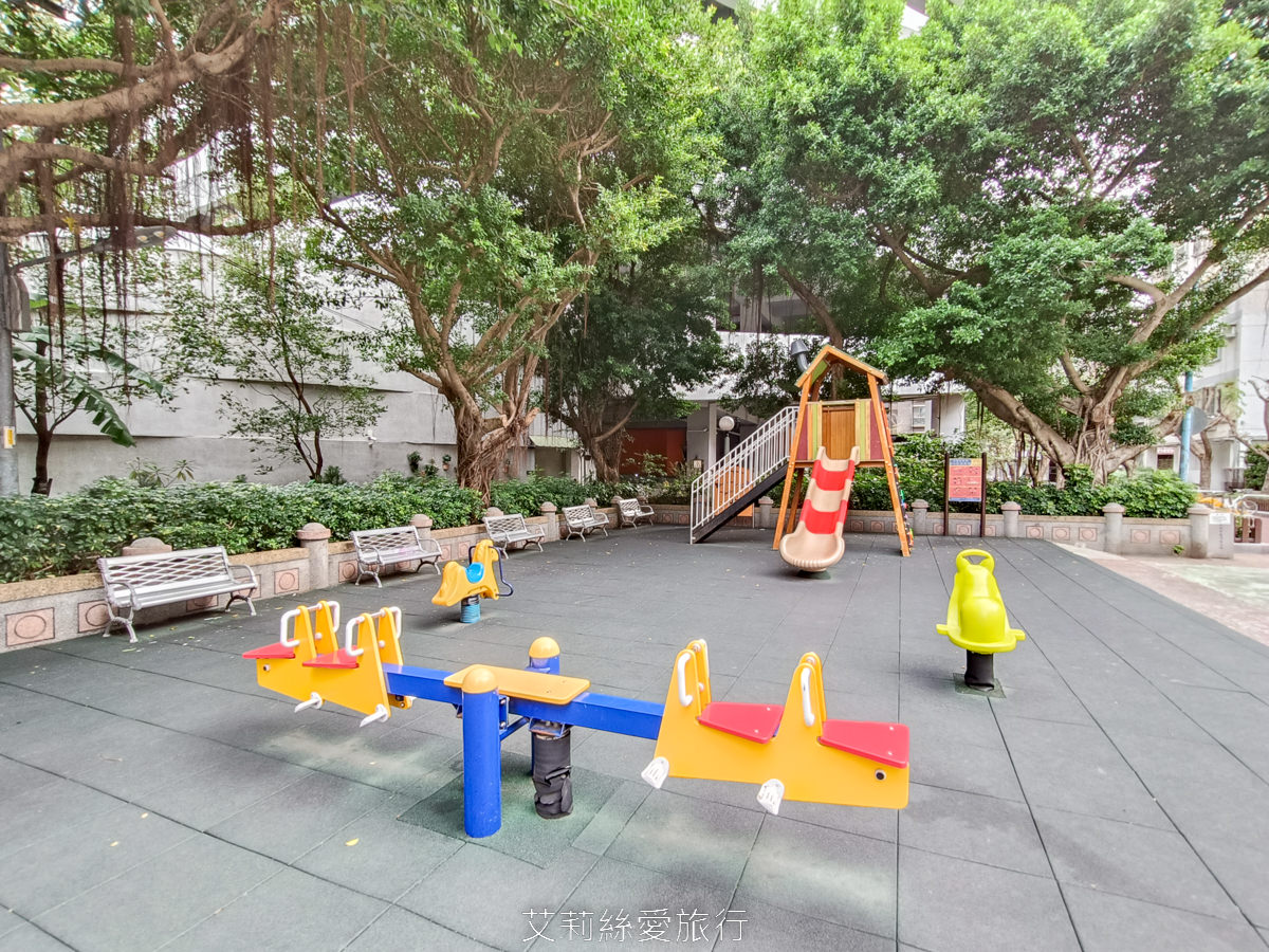 新北蘆洲景點 仁愛公園 夢幻山櫻花盛開了~同時賞櫻花、杜鵑花 還有10餘種果樹如柚子、龍眼、柳丁、百香果 遊戲區放風小孩 - 第17張圖 新北蘆洲景點 仁愛公園 夢幻山櫻花盛開了~同時賞櫻花、杜鵑花 還有10餘種果樹如柚子、龍眼、柳丁、百香果 遊戲區放風小孩