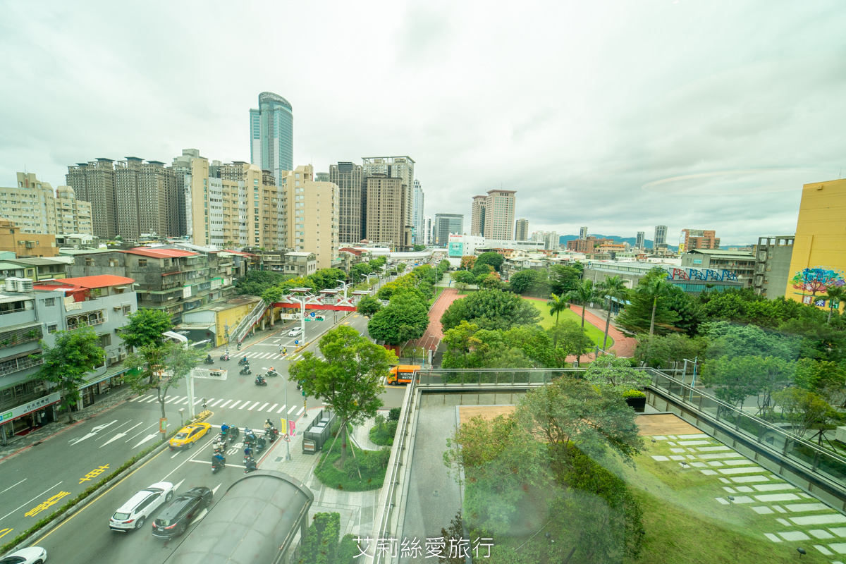 新北住宿 新板傑仕堡有氧酒店 大片落地窗 浴缸泡澡好放鬆 日式景觀湯屋房客免費使用 步行到新北耶誕城