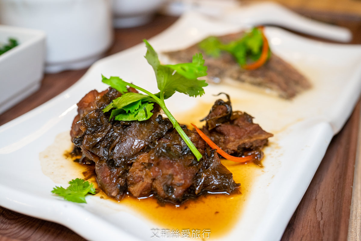 新北住宿 新板傑仕堡有氧酒店 大片落地窗 浴缸泡澡好放鬆 日式景觀湯屋房客免費使用 步行到新北耶誕城