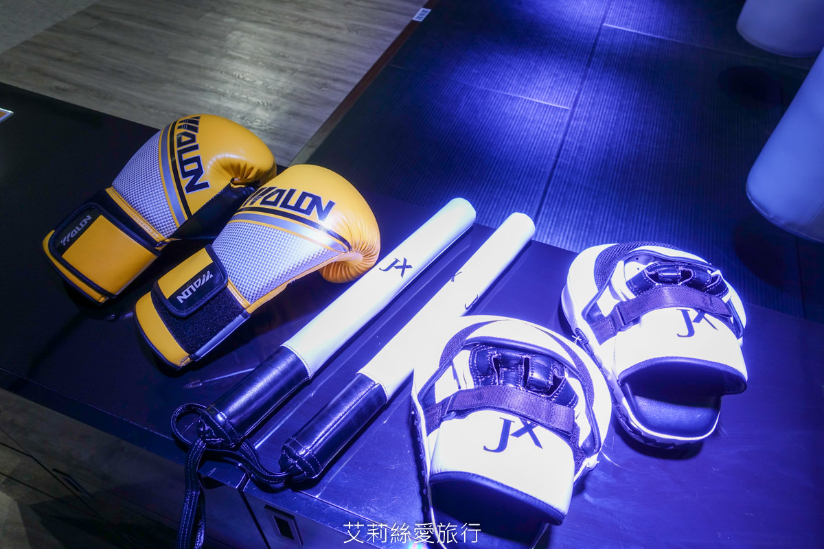 新北住宿 新板傑仕堡有氧酒店 大片落地窗 浴缸泡澡好放鬆 日式景觀湯屋房客免費使用 步行到新北耶誕城