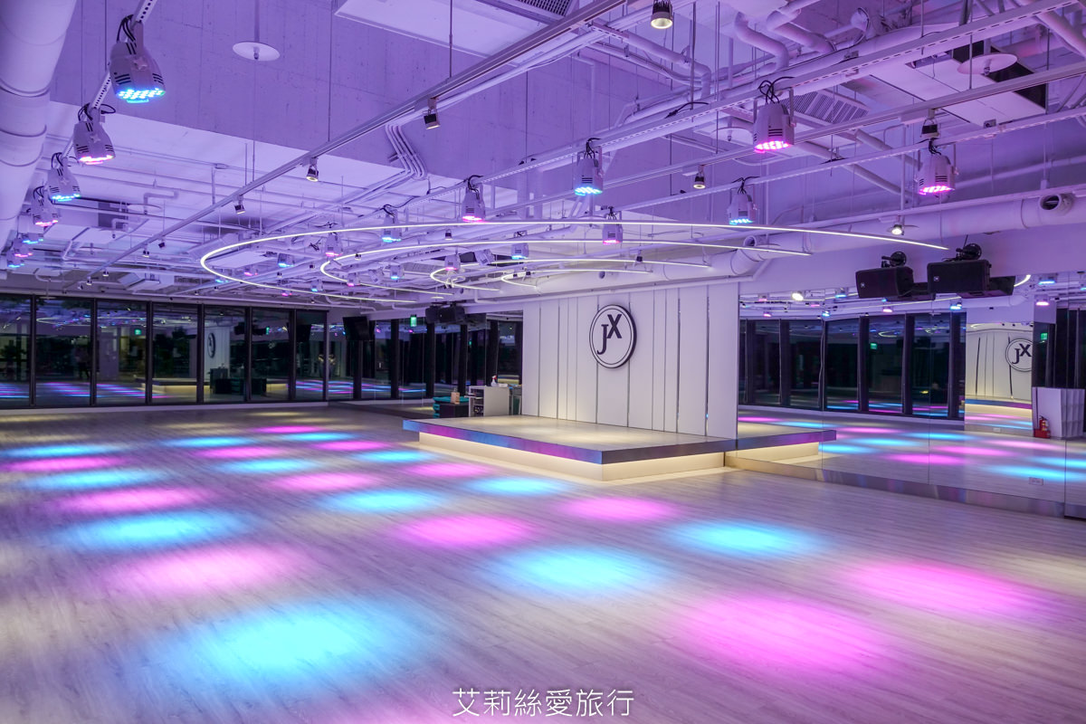 新北住宿 新板傑仕堡有氧酒店 大片落地窗 浴缸泡澡好放鬆 日式景觀湯屋房客免費使用 步行到新北耶誕城