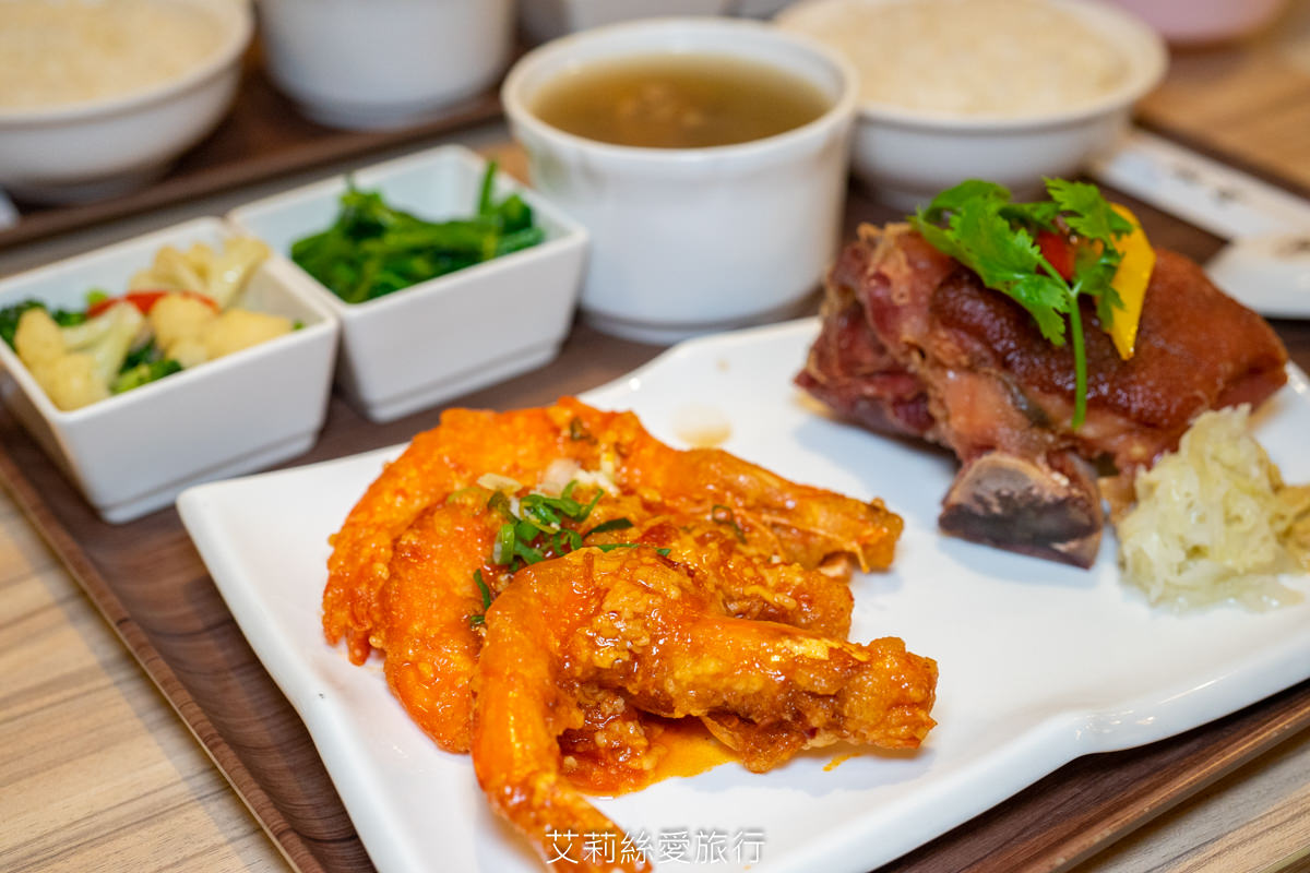 新北住宿 新板傑仕堡有氧酒店 大片落地窗 浴缸泡澡好放鬆 日式景觀湯屋房客免費使用 步行到新北耶誕城