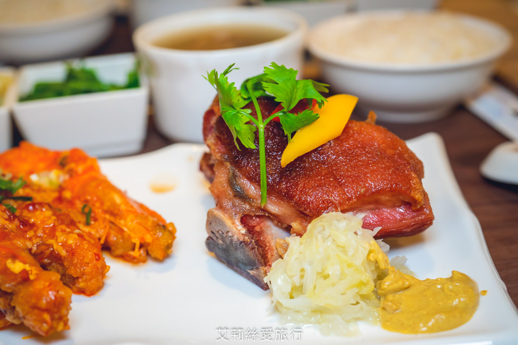 新北住宿 新板傑仕堡有氧酒店 大片落地窗 浴缸泡澡好放鬆 日式景觀湯屋房客免費使用 步行到新北耶誕城