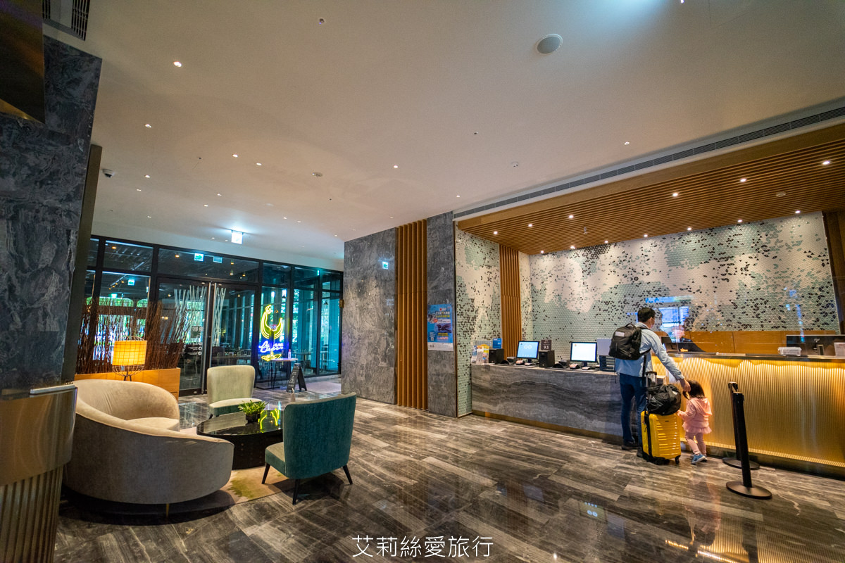 新北住宿 新板傑仕堡有氧酒店 大片落地窗 浴缸泡澡好放鬆 日式景觀湯屋房客免費使用 步行到新北耶誕城