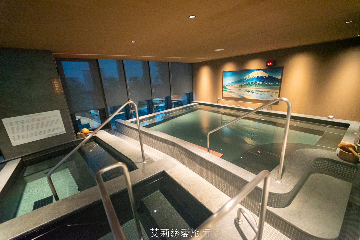 新北住宿 新板傑仕堡有氧酒店 大片落地窗 浴缸泡澡好放鬆 日式景觀湯屋房客免費使用 步行到新北耶誕城