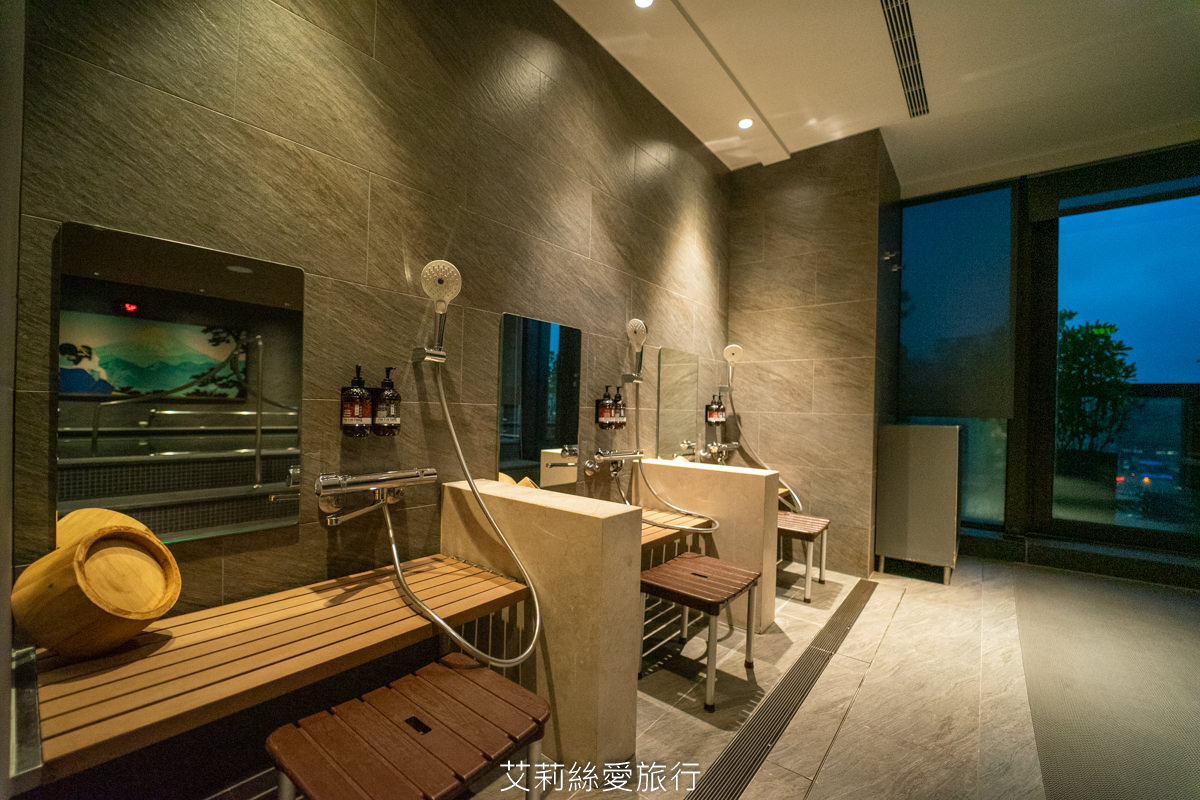 新北住宿 新板傑仕堡有氧酒店 大片落地窗 浴缸泡澡好放鬆 日式景觀湯屋房客免費使用 步行到新北耶誕城