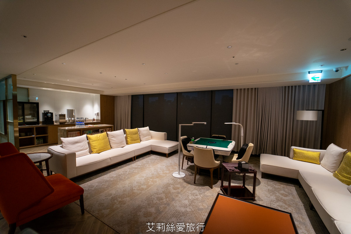 新北住宿 新板傑仕堡有氧酒店 大片落地窗 浴缸泡澡好放鬆 日式景觀湯屋房客免費使用 步行到新北耶誕城