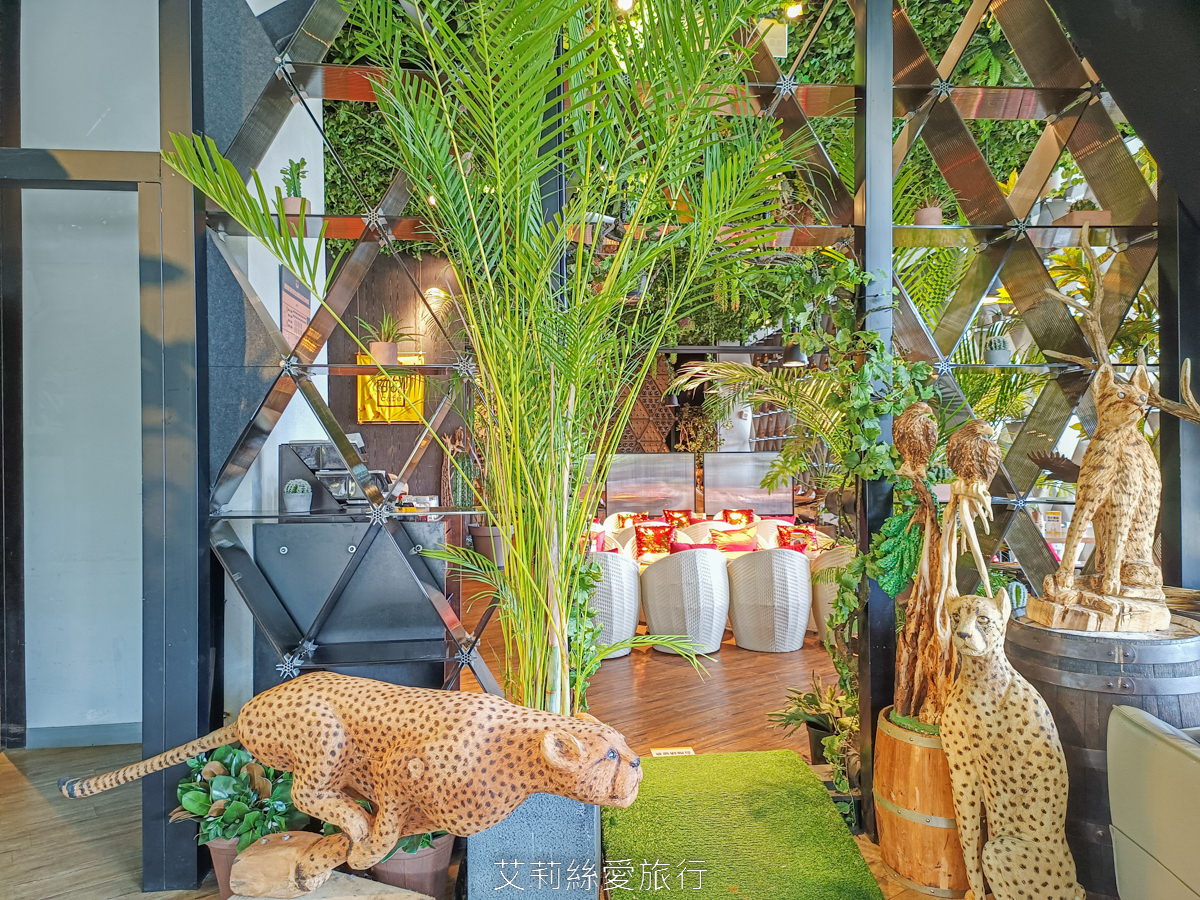 新莊晶冠廣場美食 最美的森林系咖啡館 D’or caf’e 兜咖啡 環狀線美食 機捷新北產業園區站