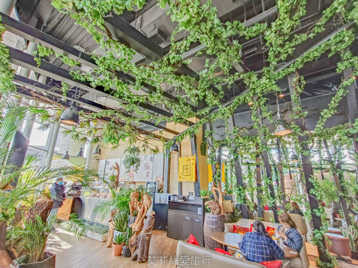 新莊晶冠廣場美食 最美的森林系咖啡館 D’or caf’e 兜咖啡 環狀線美食 機捷新北產業園區站