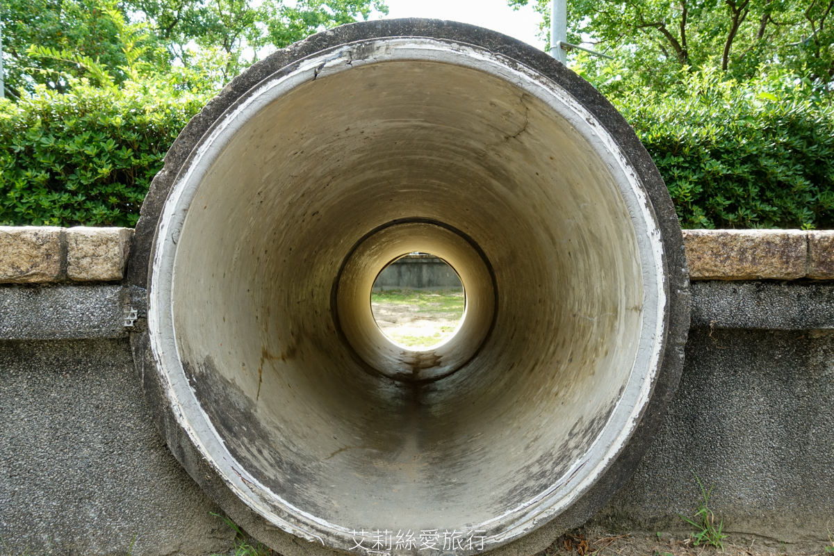 台北免費玩水景點 2024開放時間 內湖運動公園 水深不到50cm有沖水區和廁所 沙坑和兒童遊戲區 野餐休息好放鬆