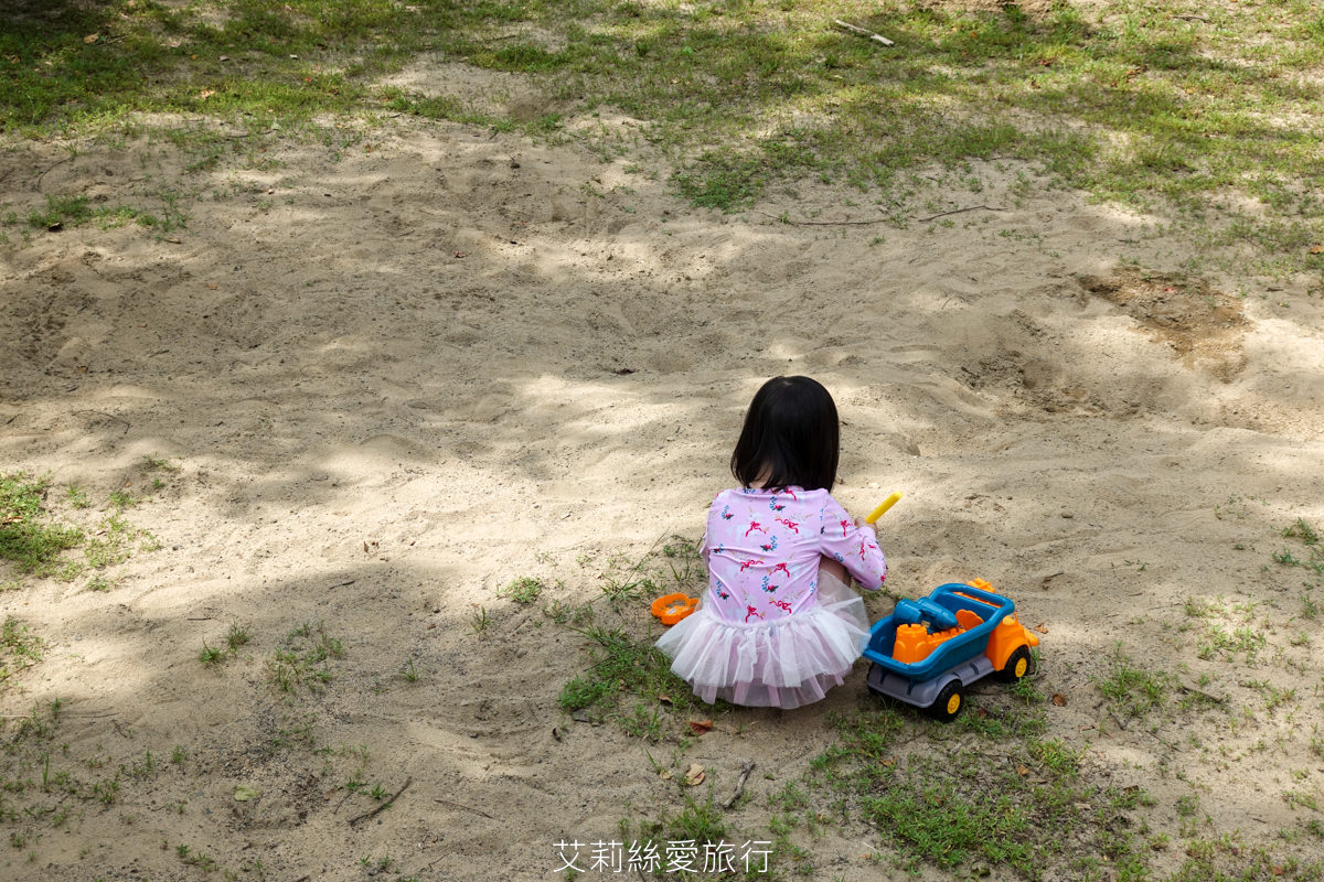 台北免費玩水景點 2024開放時間 內湖運動公園 水深不到50cm有沖水區和廁所 沙坑和兒童遊戲區 野餐休息好放鬆