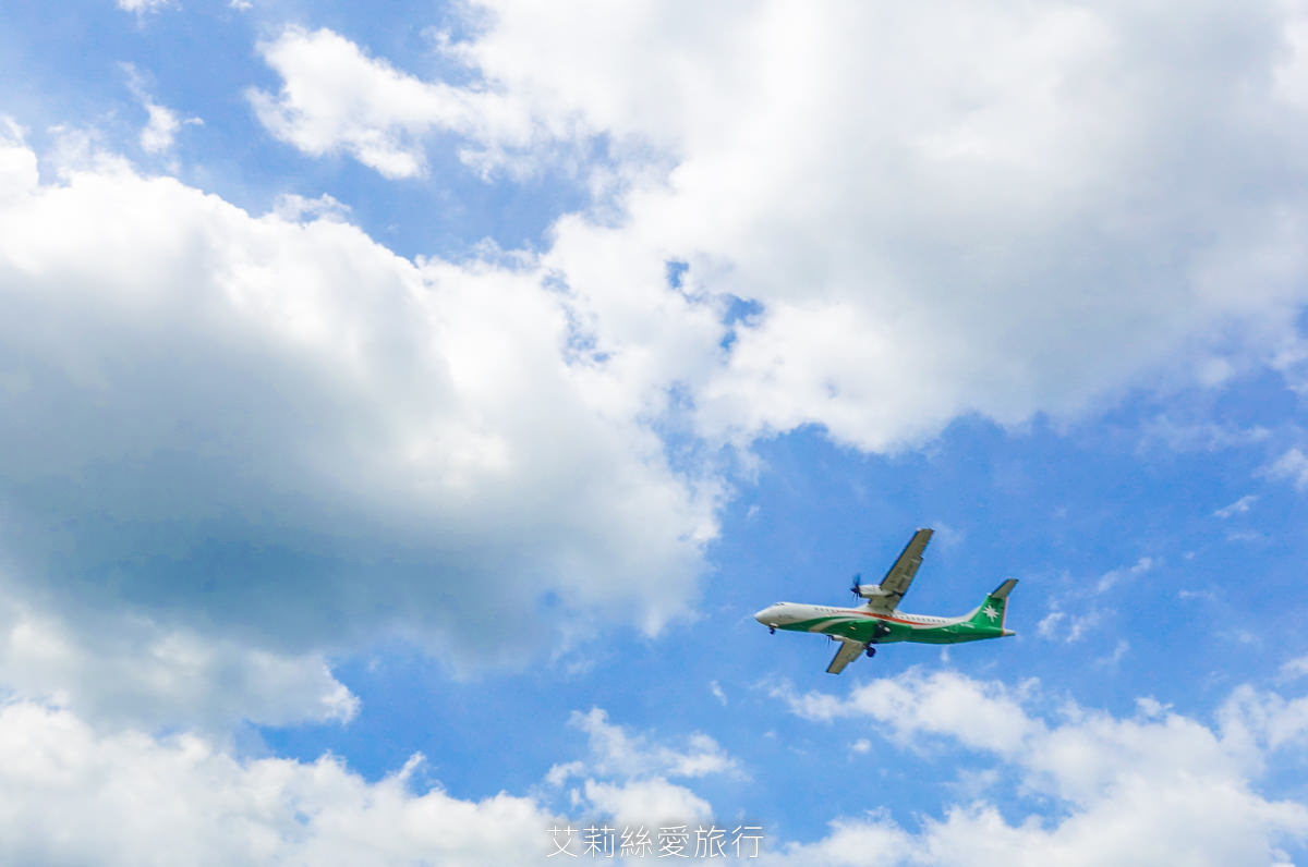 台北免費玩水景點 2024開放時間 內湖運動公園 水深不到50cm有沖水區和廁所 沙坑和兒童遊戲區 野餐休息好放鬆