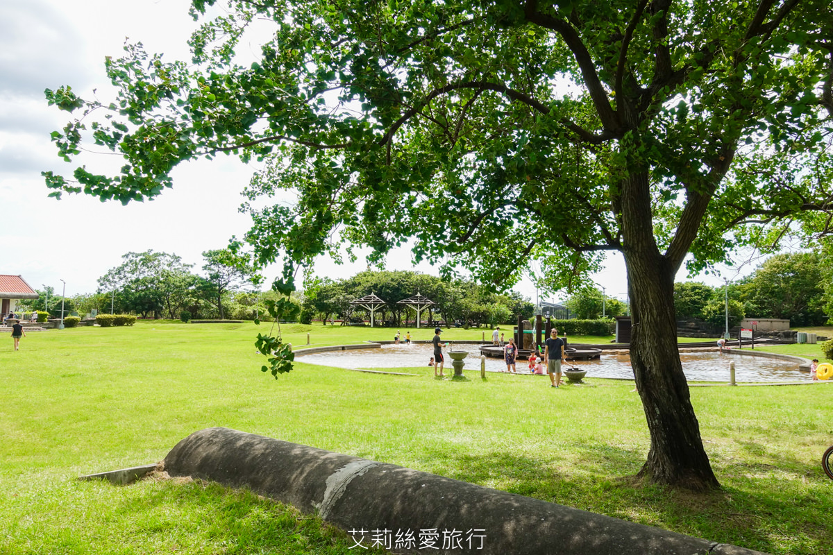 台北免費玩水景點 2024開放時間 內湖運動公園 水深不到50cm有沖水區和廁所 沙坑和兒童遊戲區 野餐休息好放鬆