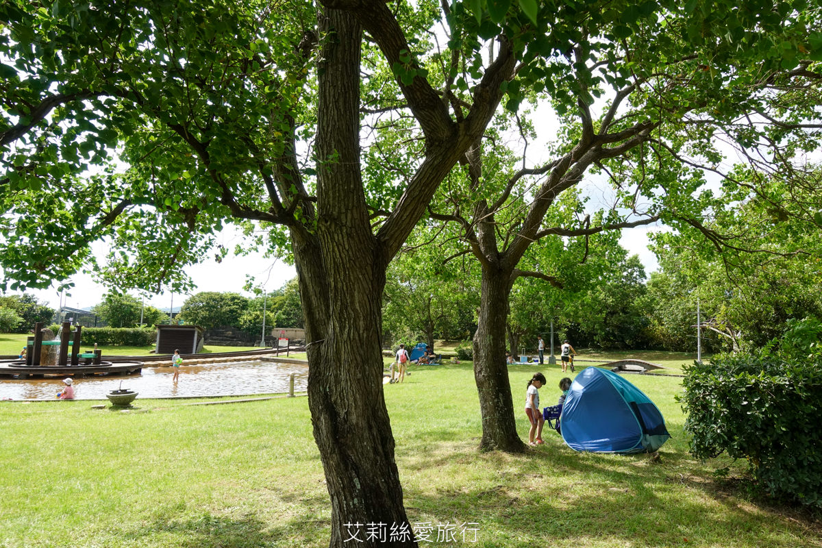 台北免費玩水景點 2024開放時間 內湖運動公園 水深不到50cm有沖水區和廁所 沙坑和兒童遊戲區 野餐休息好放鬆