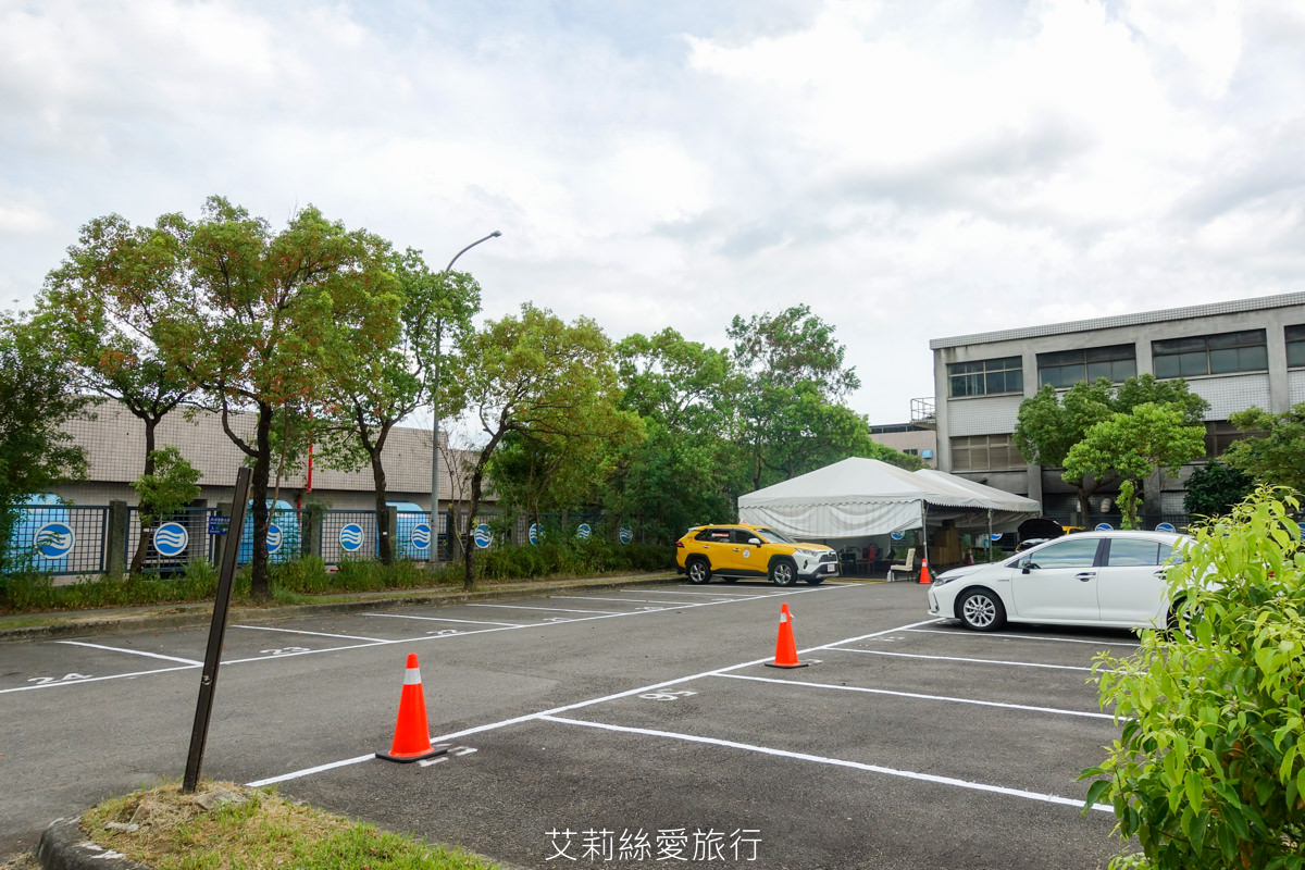 台北免費玩水景點 2024開放時間 內湖運動公園 水深不到50cm有沖水區和廁所 沙坑和兒童遊戲區 野餐休息好放鬆