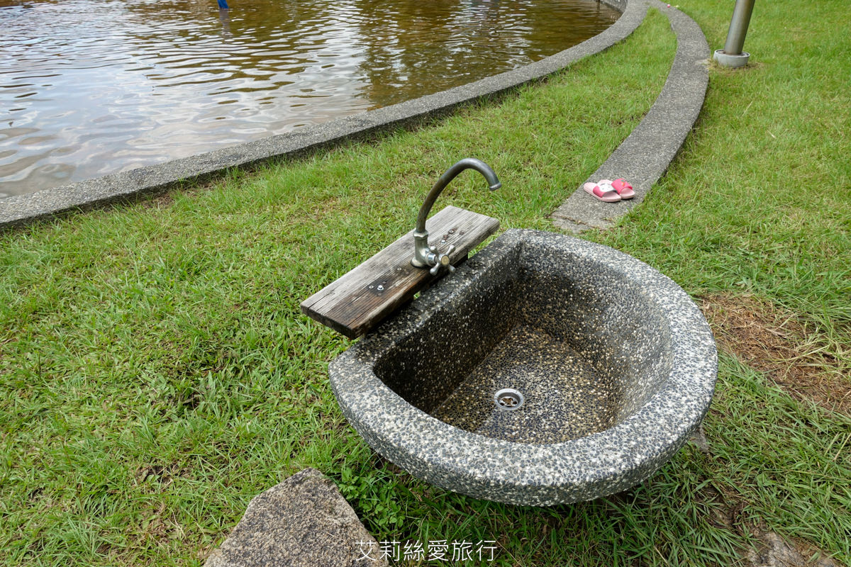 台北免費玩水景點 2024開放時間 內湖運動公園 水深不到50cm有沖水區和廁所 沙坑和兒童遊戲區 野餐休息好放鬆
