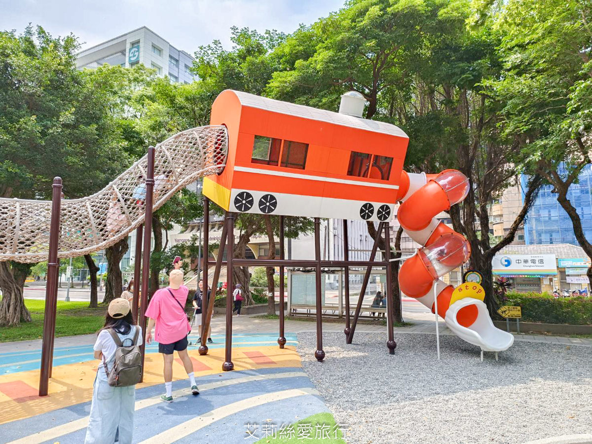 台北親子景點 飛天火車主題遊戲場 南港南興公園 免費入場玩 捷運南港站步行就能到