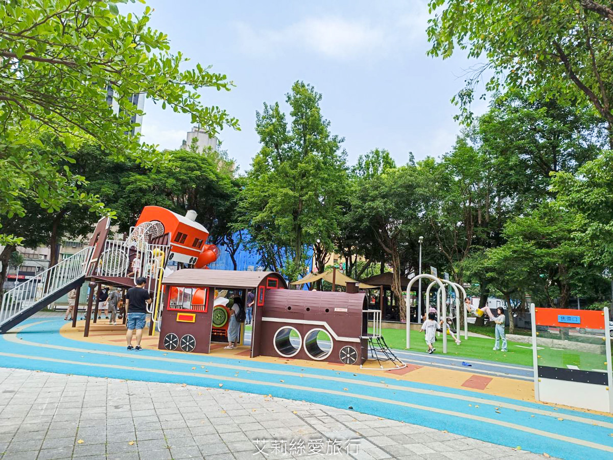 台北親子景點 飛天火車主題遊戲場 南港南興公園 免費入場玩 捷運南港站步行就能到
