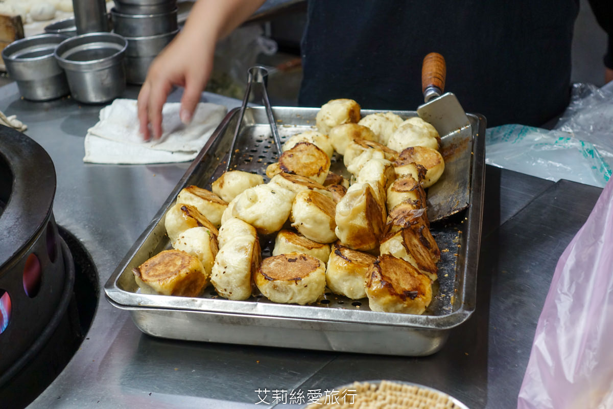 台北必玩景點 2023通化夜市(臨江夜市)美食懶人包 30間美食還有米其林推介 上海生煎包 紅花麻辣鹽水雞 梁記滷味 雅口臭豆腐 捷運信義安和站 - 第3張圖 台北必玩景點 2023通化夜市(臨江夜市)美食懶人包 30間美食還有米其林推介 上海生煎包 紅花麻辣鹽水雞 梁記滷味 雅口臭豆腐 捷運信義安和站