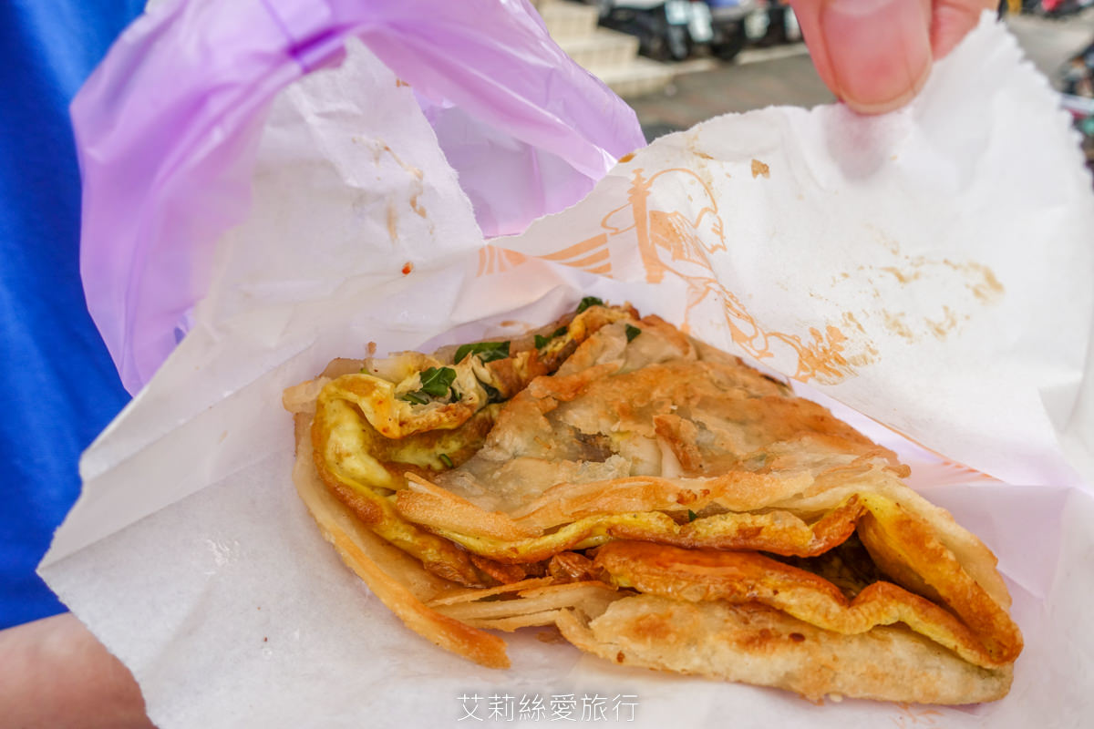 三重小吃 在地人激推的下午茶美食 味香珍九層塔蔥油餅 香酥美味有12種口味可以選 捷運三和國中站
