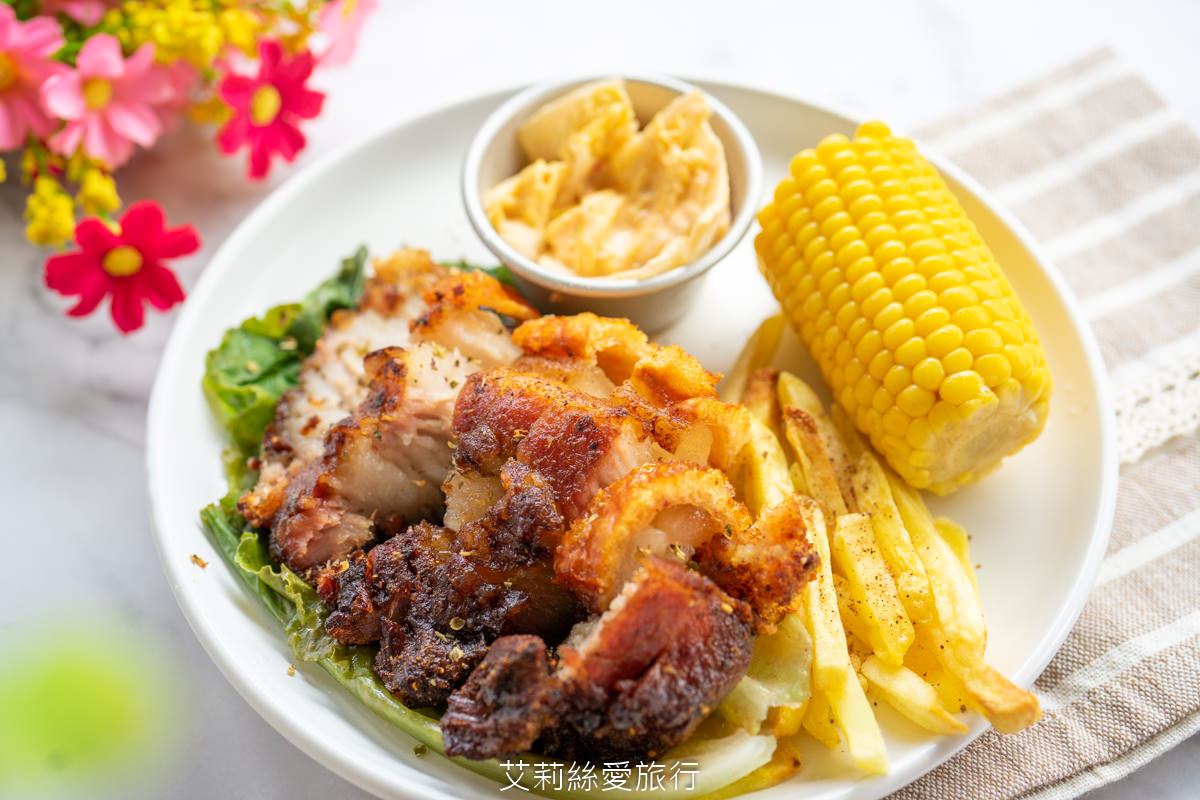 信義區美食 吳興市場內 品臻黃金脆皮燒肉 脆香嫩酥獨門醬汁 金黃酥脆好吃不油不死鹹 吳興商圈內 可宅配到府