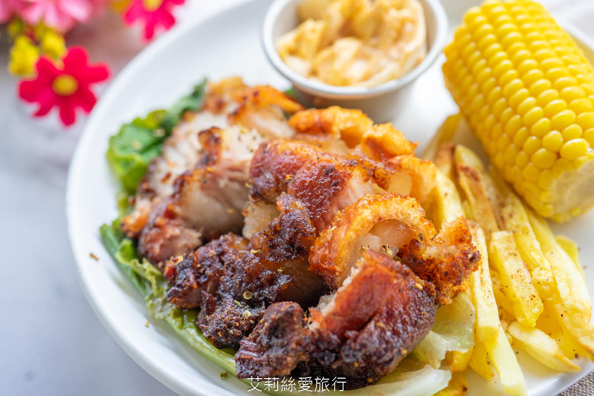 信義區美食 吳興市場內 品臻黃金脆皮燒肉 脆香嫩酥獨門醬汁 金黃酥脆好吃不油不死鹹 吳興商圈內 可宅配到府