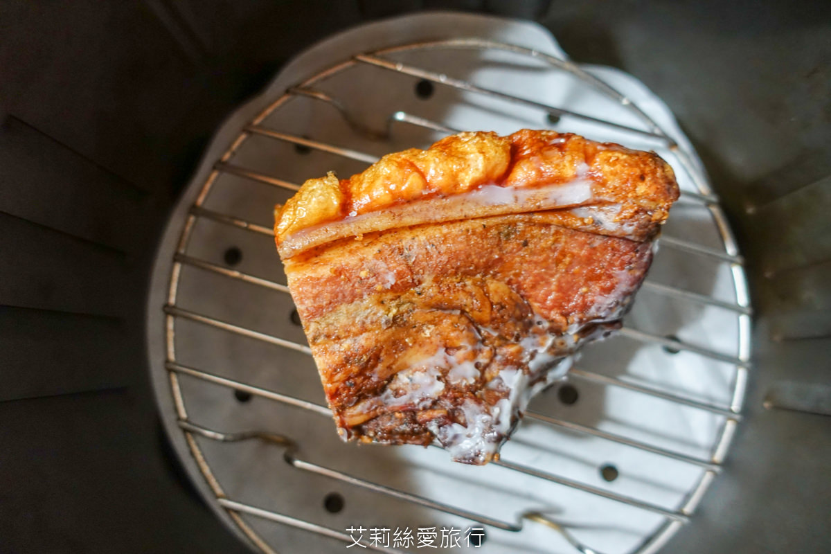 信義區美食 吳興市場內 品臻黃金脆皮燒肉 脆香嫩酥獨門醬汁 金黃酥脆好吃不油不死鹹 吳興商圈內 可宅配到府