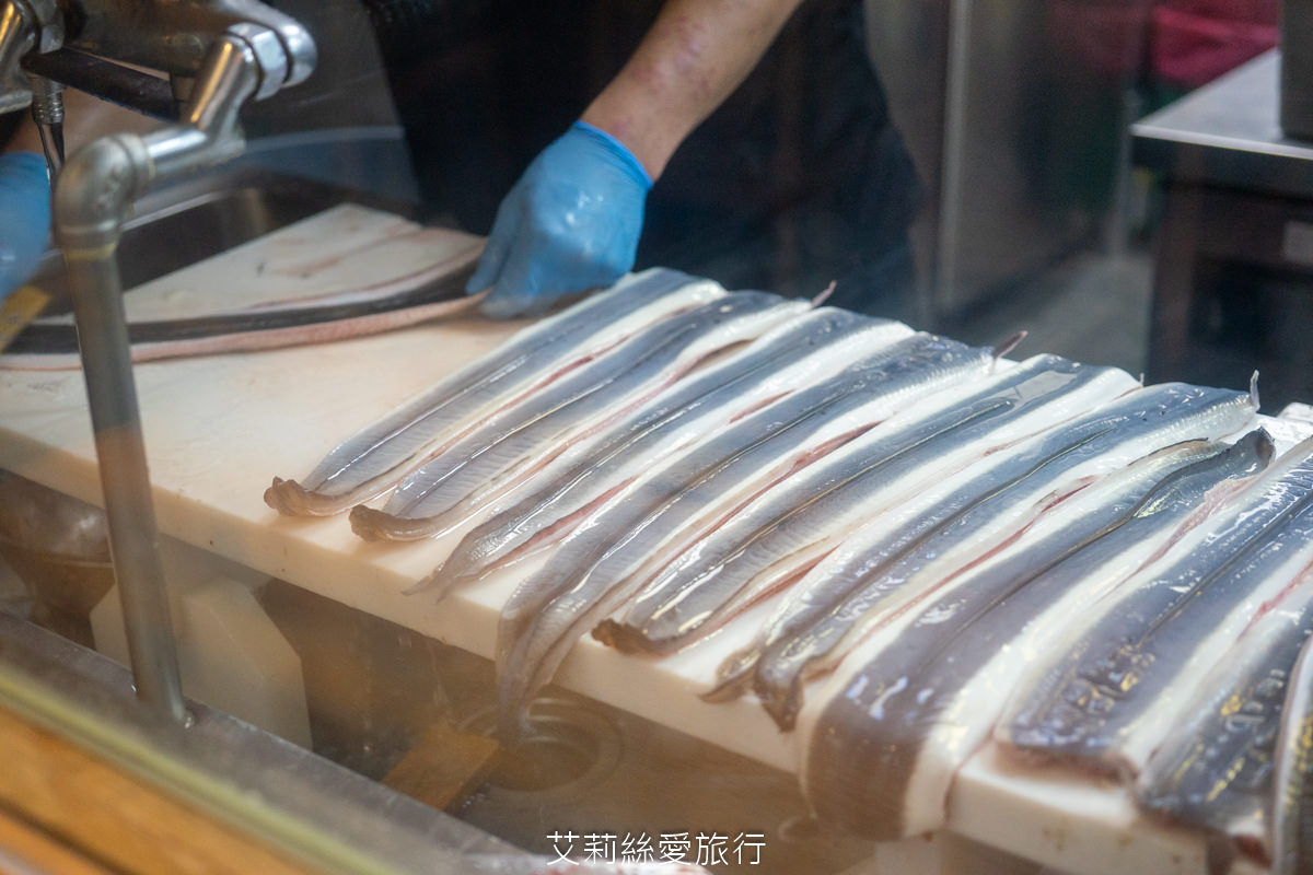 台北中山區美食 四代目菊川 うなぎ四代目菊かわ 來自名古屋超過90年的現烤鰻魚飯 真功夫備長炭烘烤鎖住鮮甜和香氣 捷運松江南京站步行就到