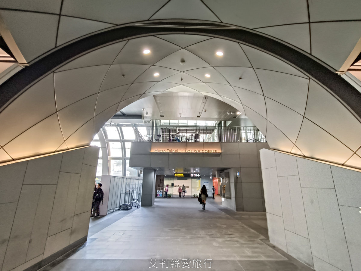 台北大安區美食 北捷路易莎大安森林門市 40元就能享受異國風露天咖啡廳 捷運大安森林站 - 第2張圖 台北大安區美食 北捷路易莎大安森林門市 40元就能享受異國風露天咖啡廳 捷運大安森林站