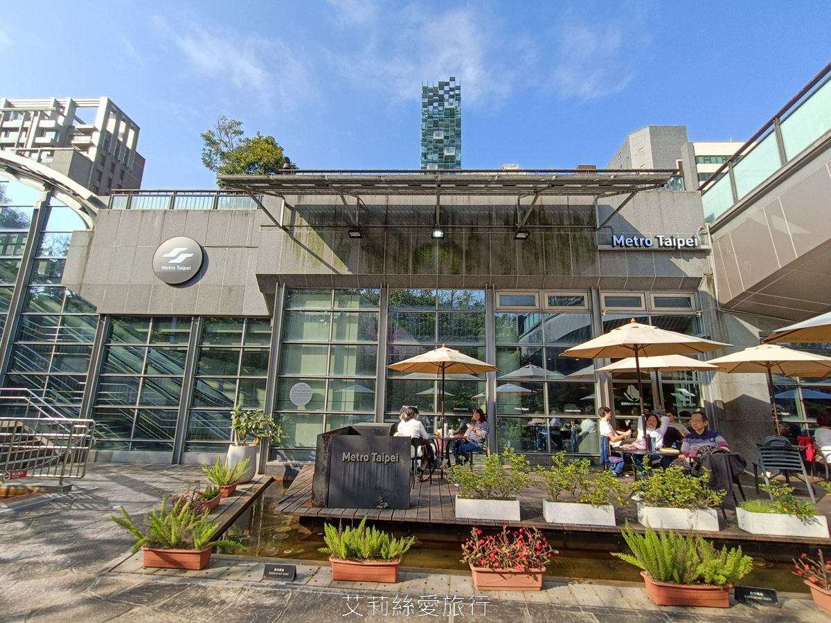 台北大安區美食 北捷路易莎大安森林門市 40元就能享受異國風露天咖啡廳 捷運大安森林站 - 第7張圖 台北大安區美食 北捷路易莎大安森林門市 40元就能享受異國風露天咖啡廳 捷運大安森林站