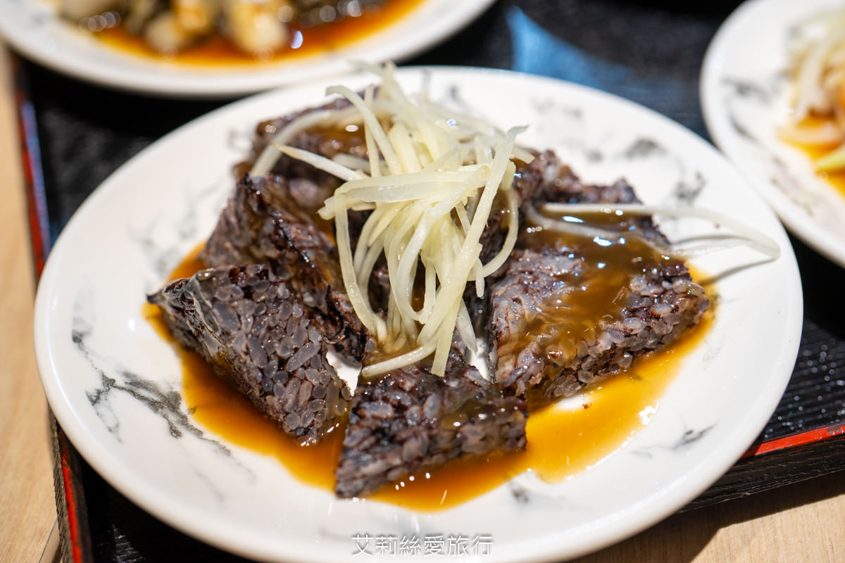 桃園美食推薦！小料理海米粉莊敬店 滿滿海鮮好料鮮甜米粉湯 半熟蛋黃淋在滿滿膠質滷肉飯 實在太滿足！