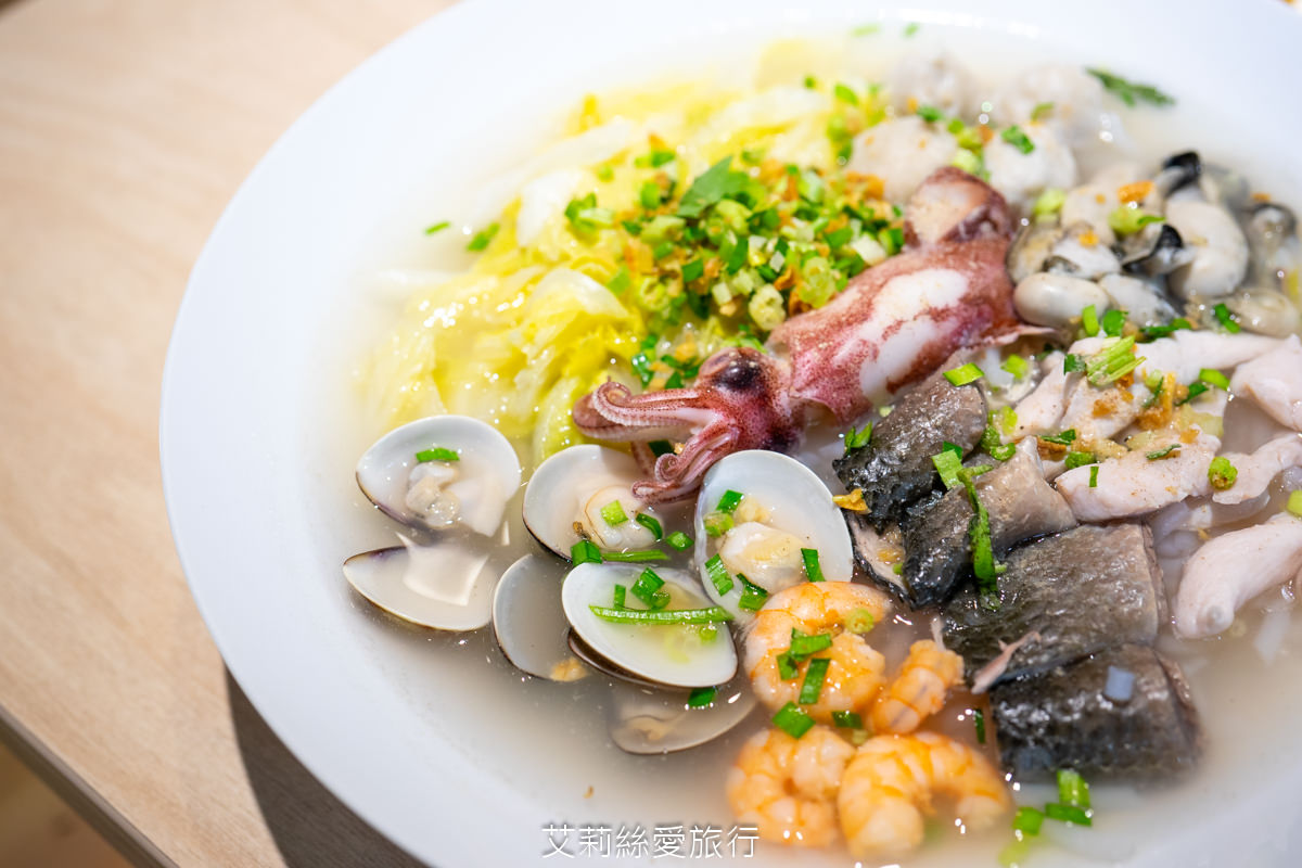桃園美食推薦！小料理海米粉莊敬店 滿滿海鮮好料鮮甜米粉湯 半熟蛋黃淋在滿滿膠質滷肉飯 實在太滿足！