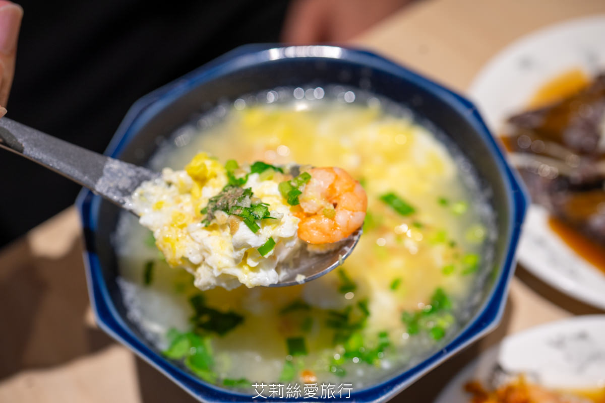 桃園美食推薦！小料理海米粉莊敬店 滿滿海鮮好料鮮甜米粉湯 半熟蛋黃淋在滿滿膠質滷肉飯 實在太滿足！