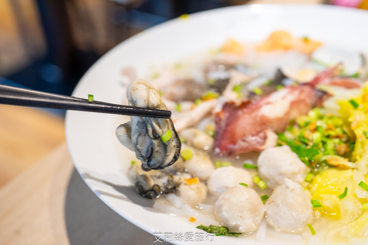 桃園美食推薦！小料理海米粉莊敬店 滿滿海鮮好料鮮甜米粉湯 半熟蛋黃淋在滿滿膠質滷肉飯 實在太滿足！