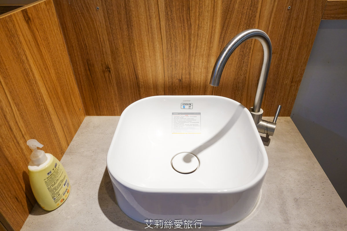 桃園美食推薦！小料理海米粉莊敬店 滿滿海鮮好料鮮甜米粉湯 半熟蛋黃淋在滿滿膠質滷肉飯 實在太滿足！