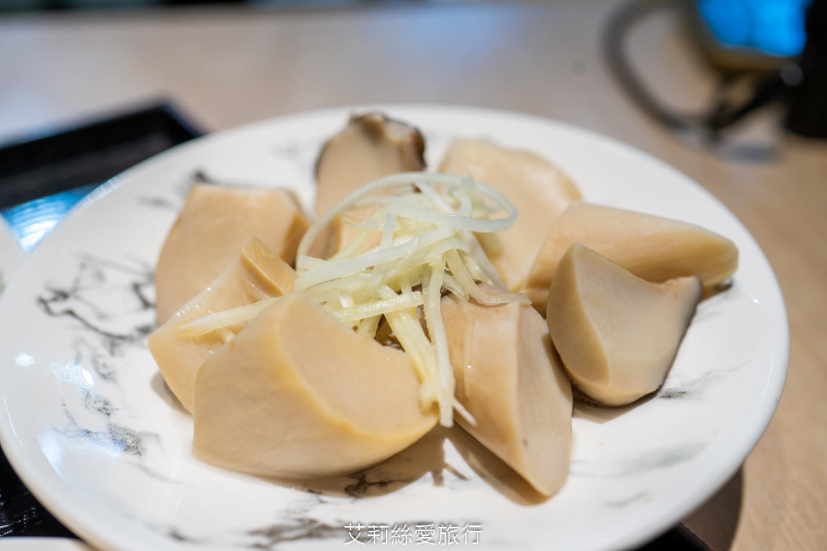 桃園美食推薦！小料理海米粉莊敬店 滿滿海鮮好料鮮甜米粉湯 半熟蛋黃淋在滿滿膠質滷肉飯 實在太滿足！