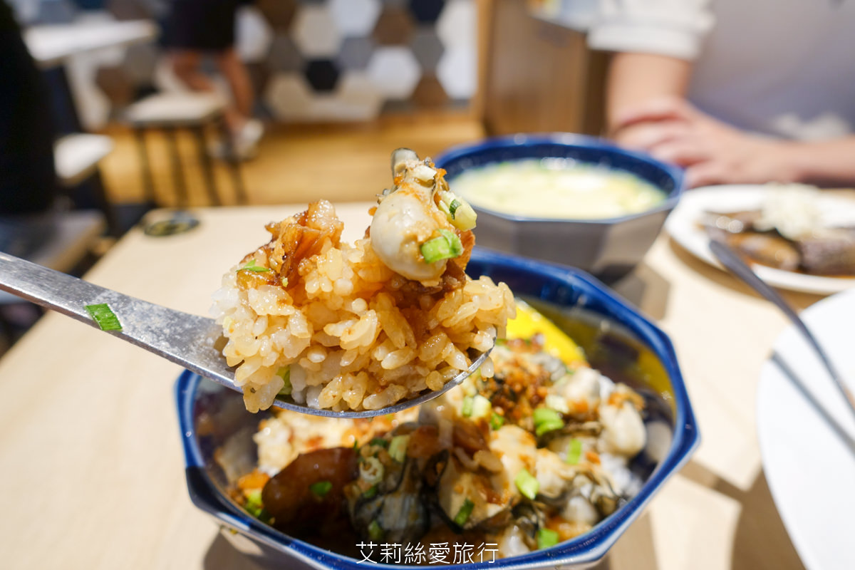 桃園美食推薦！小料理海米粉莊敬店 滿滿海鮮好料鮮甜米粉湯 半熟蛋黃淋在滿滿膠質滷肉飯 實在太滿足！