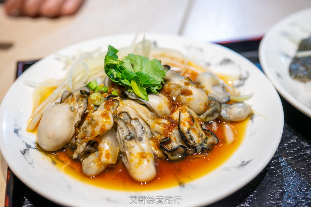 桃園美食推薦！小料理海米粉莊敬店 滿滿海鮮好料鮮甜米粉湯 半熟蛋黃淋在滿滿膠質滷肉飯 實在太滿足！