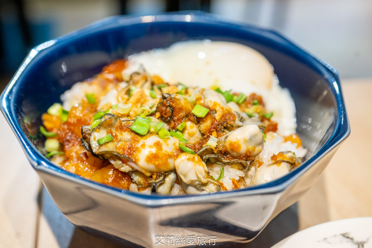 桃園美食推薦！小料理海米粉莊敬店 滿滿海鮮好料鮮甜米粉湯 半熟蛋黃淋在滿滿膠質滷肉飯 實在太滿足！