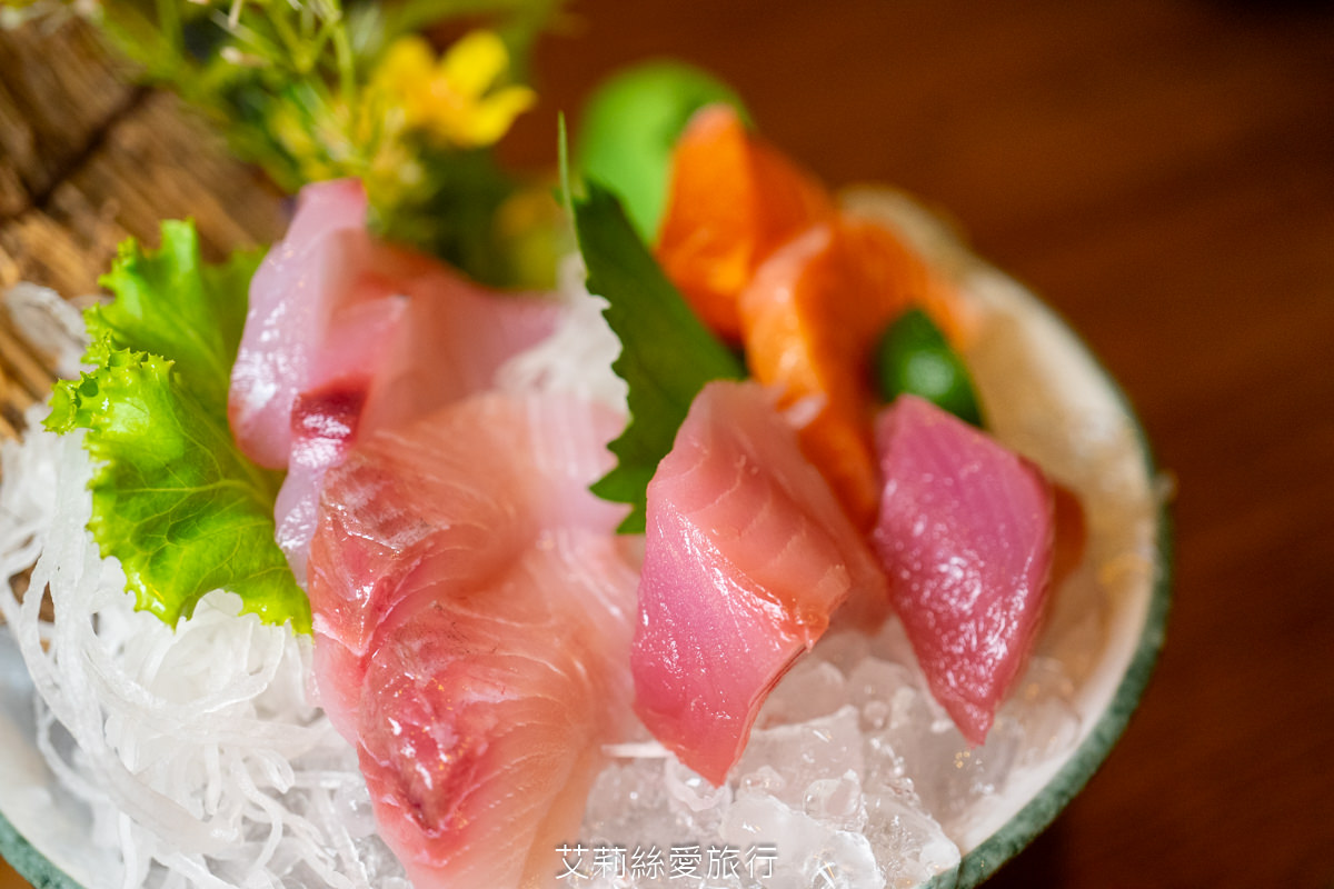 桃園排隊美食推薦！小料理食事処 嚴選食材基隆崁仔頂魚市新鮮直送 生魚片刺身 握壽司 炭火烤物 火鍋 熱炒 通通有！桃園車站美食