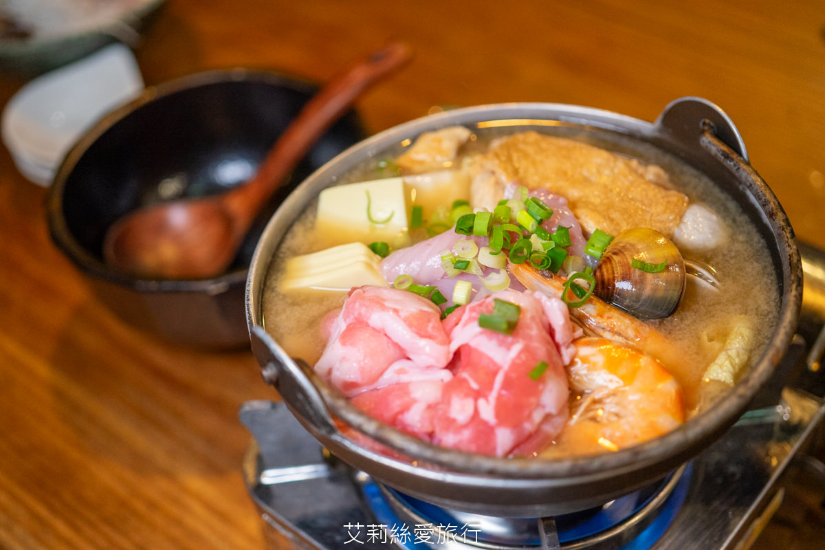 桃園排隊美食推薦！小料理食事処 嚴選食材基隆崁仔頂魚市新鮮直送 生魚片刺身 握壽司 炭火烤物 火鍋 熱炒 通通有！桃園車站美食