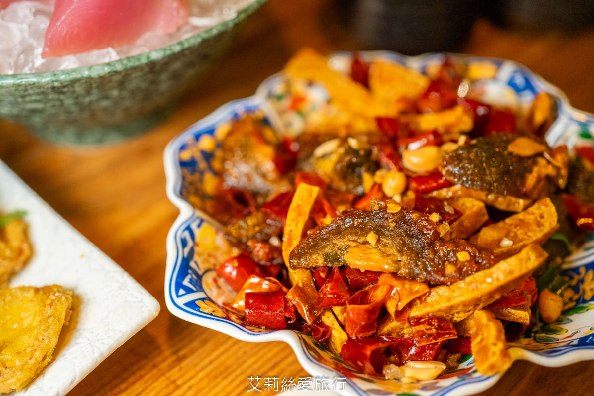 桃園排隊美食推薦！小料理食事処 嚴選食材基隆崁仔頂魚市新鮮直送 生魚片刺身 握壽司 炭火烤物 火鍋 熱炒 通通有！桃園車站美食