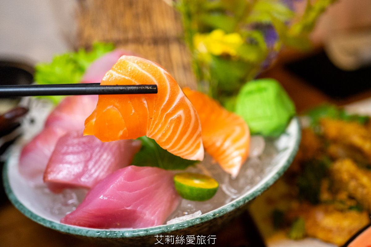 桃園排隊美食推薦！小料理食事処 嚴選食材基隆崁仔頂魚市新鮮直送 生魚片刺身 握壽司 炭火烤物 火鍋 熱炒 通通有！桃園車站美食