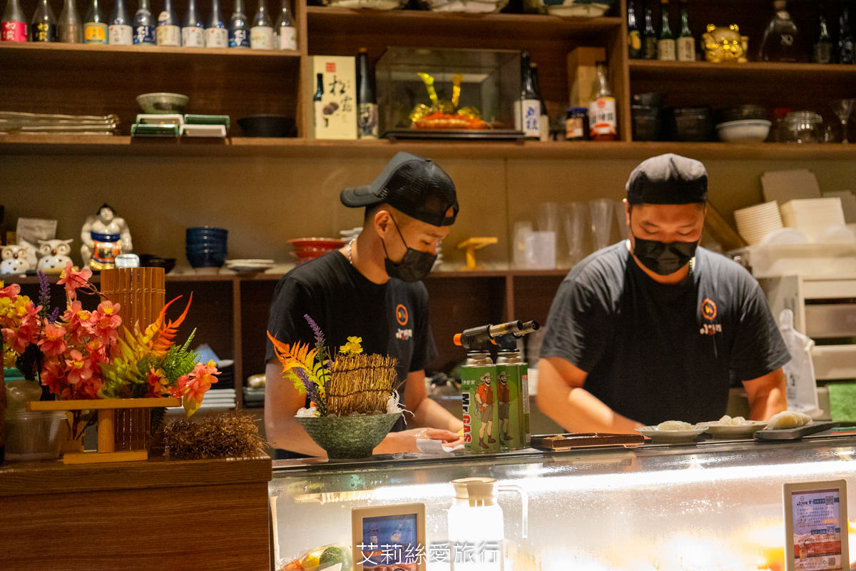 桃園排隊美食推薦！小料理食事処 嚴選食材基隆崁仔頂魚市新鮮直送 生魚片刺身 握壽司 炭火烤物 火鍋 熱炒 通通有！桃園車站美食