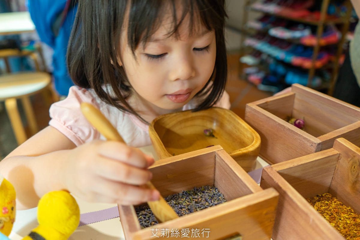 台北親子 小花園大稻埕 手作防蚊香包  可愛造型香包自己調配香味 旗袍換裝古蹟拍照 台北大稻埕迪化街景點