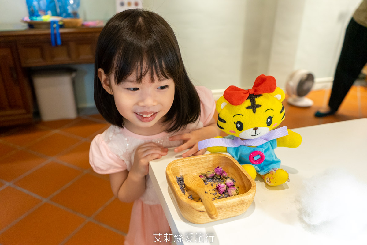 台北親子 小花園大稻埕 手作防蚊香包  可愛造型香包自己調配香味 旗袍換裝古蹟拍照 台北大稻埕迪化街景點