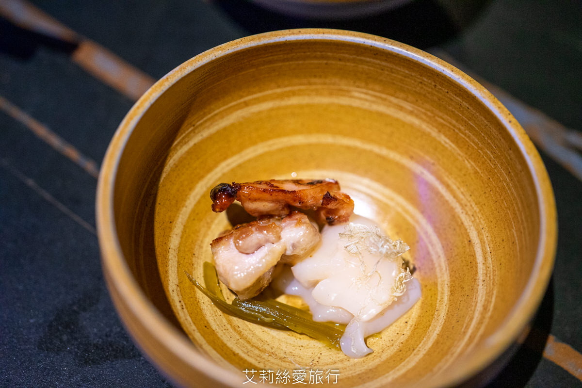 浪漫氛圍水族館式約會餐廳 7彩水母缸 山上走走 日式無菜單燒肉專門店 新竹市護城河親水公園週邊美食