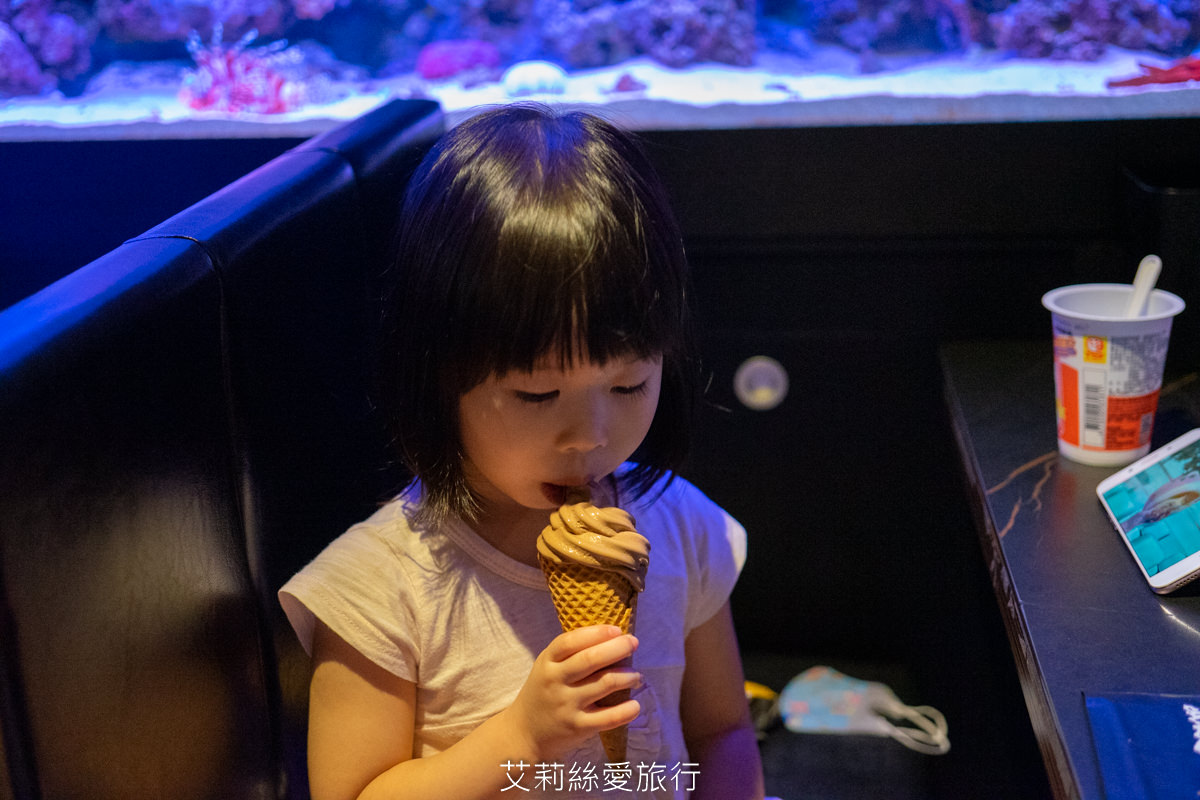 浪漫氛圍水族館式約會餐廳 7彩水母缸 山上走走 日式無菜單燒肉專門店 新竹市護城河親水公園週邊美食